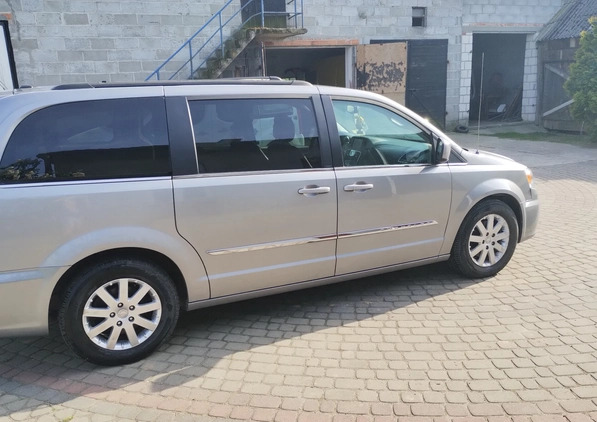 Chrysler Town &amp; Country cena 54500 przebieg: 160000, rok produkcji 2013 z Tuliszków małe 232